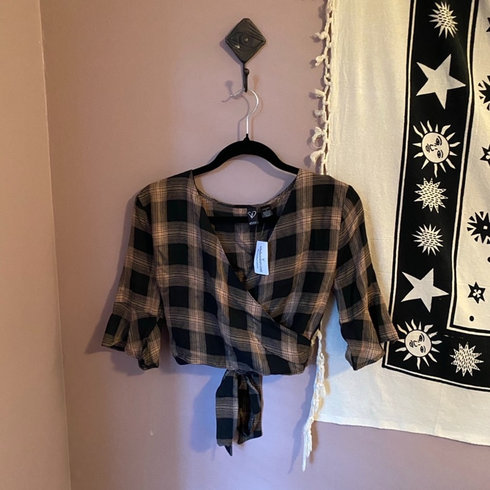 🦋FLIRTY CROP BLOUSE FROM WINDSOR🦋